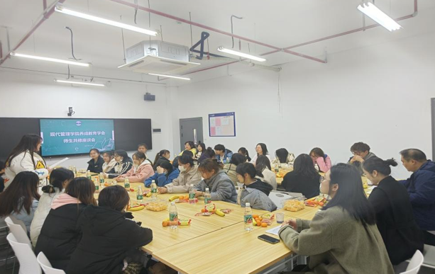 72886必赢网站开展“校领导兼职辅导员体验日”活动