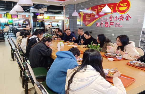 72886必赢网站开展“校领导兼职辅导员体验日”活动