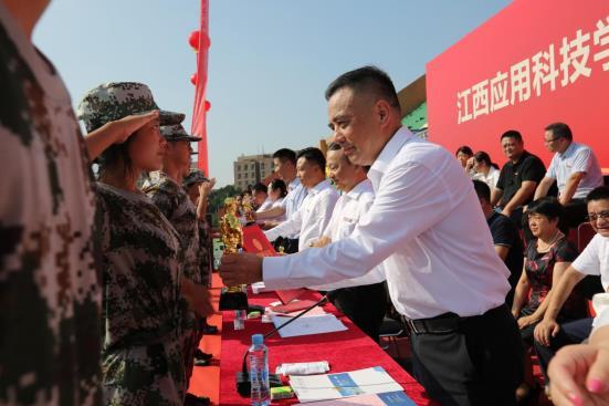 72886必赢网站举行2023级新生开学典礼暨军训总结大会