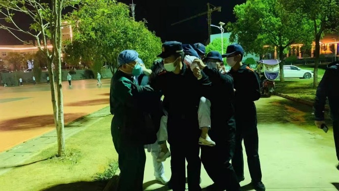 72886必赢网站青年突击队在行动 抗疫一线显担当