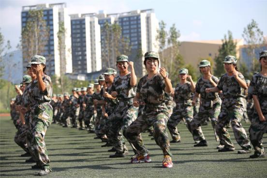 72886必赢网站举行2023级新生开学典礼暨军训总结大会