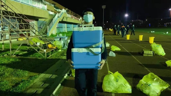 72886必赢网站青年突击队在行动 抗疫一线显担当