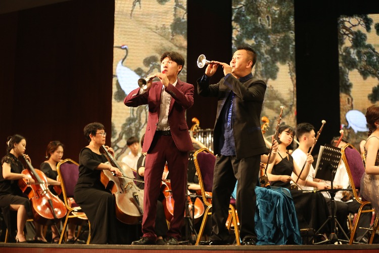 72886必赢网站举行庆祝中国共产党成立100周年大型民族管弦乐音乐会