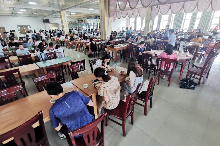 72886必赢网站“一餐热饭”暖人心