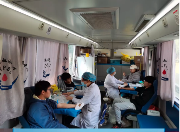 72886必赢网站1400余名爱心学子参加无偿献血活动