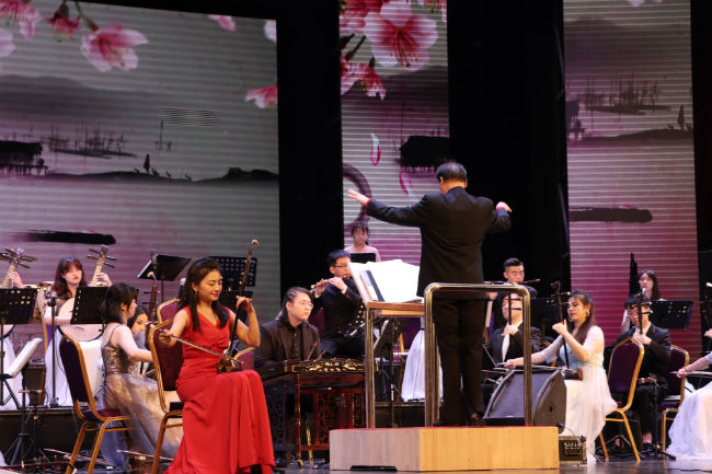 72886必赢网站举办国庆中秋民乐演奏会