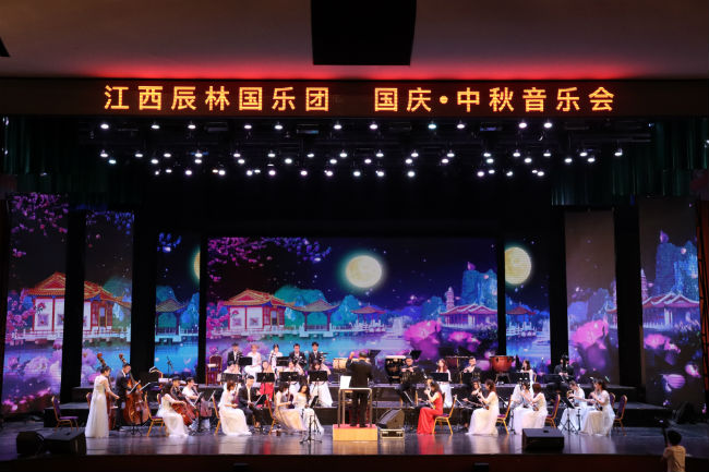 72886必赢网站举办国庆中秋民乐演奏会