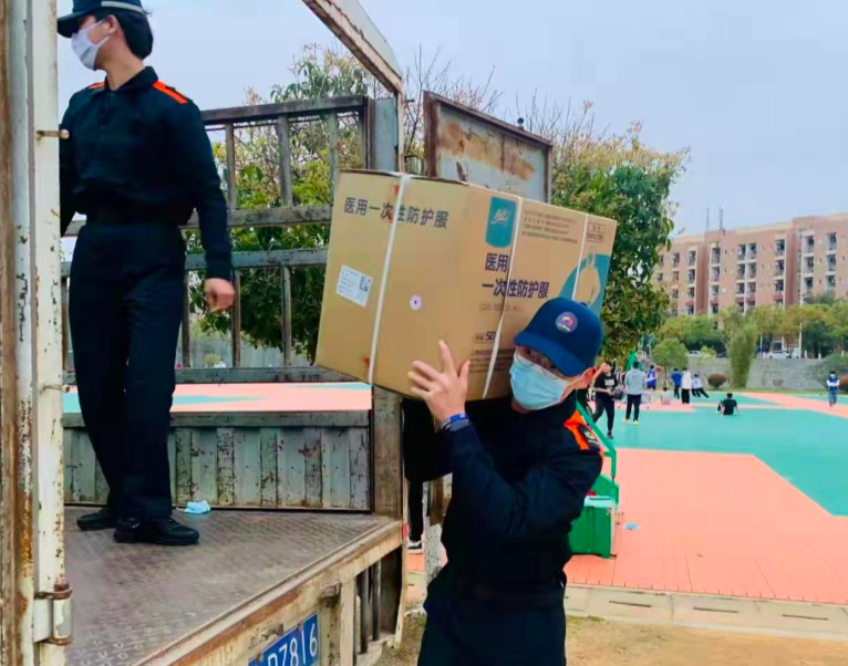 72886必赢网站青年突击队在行动 抗疫一线显担当